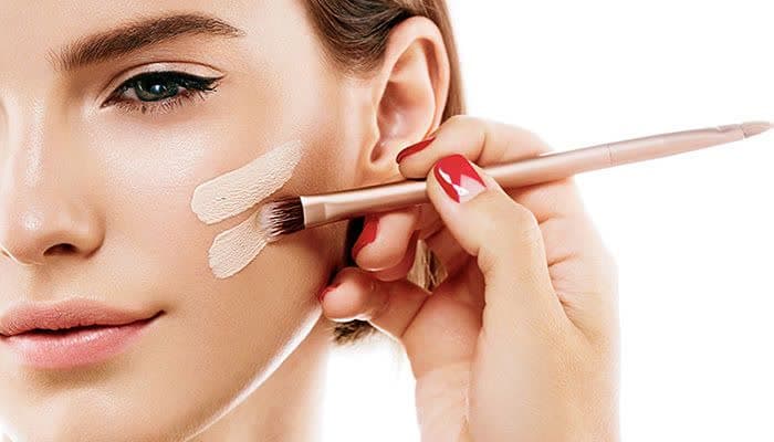 کرم پودر و پنکک: راز داشتن پوستی بی‌نقص؛ کدام برای شماست؟
